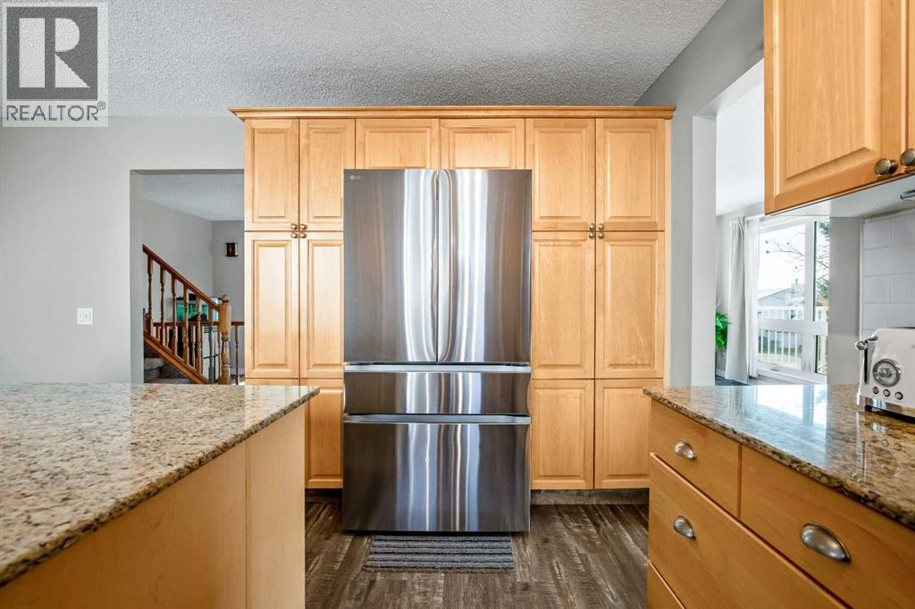 71 Strathclair Rise Sw, Calgary, Alberta  T3H 1G3 - Photo 10 - A2353953