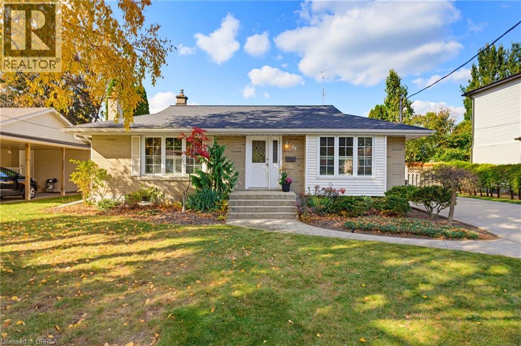 38 VARADI Avenue, Brantford, Ontario