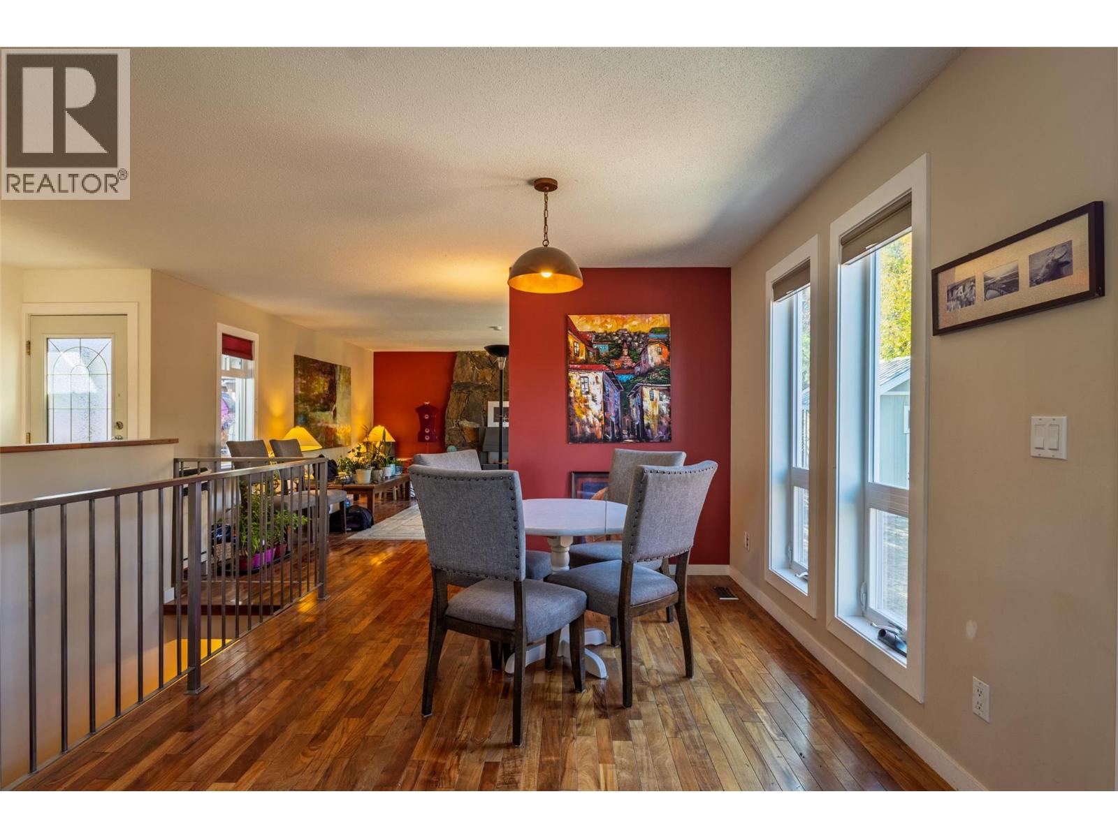 325 Whiteshield Crescent