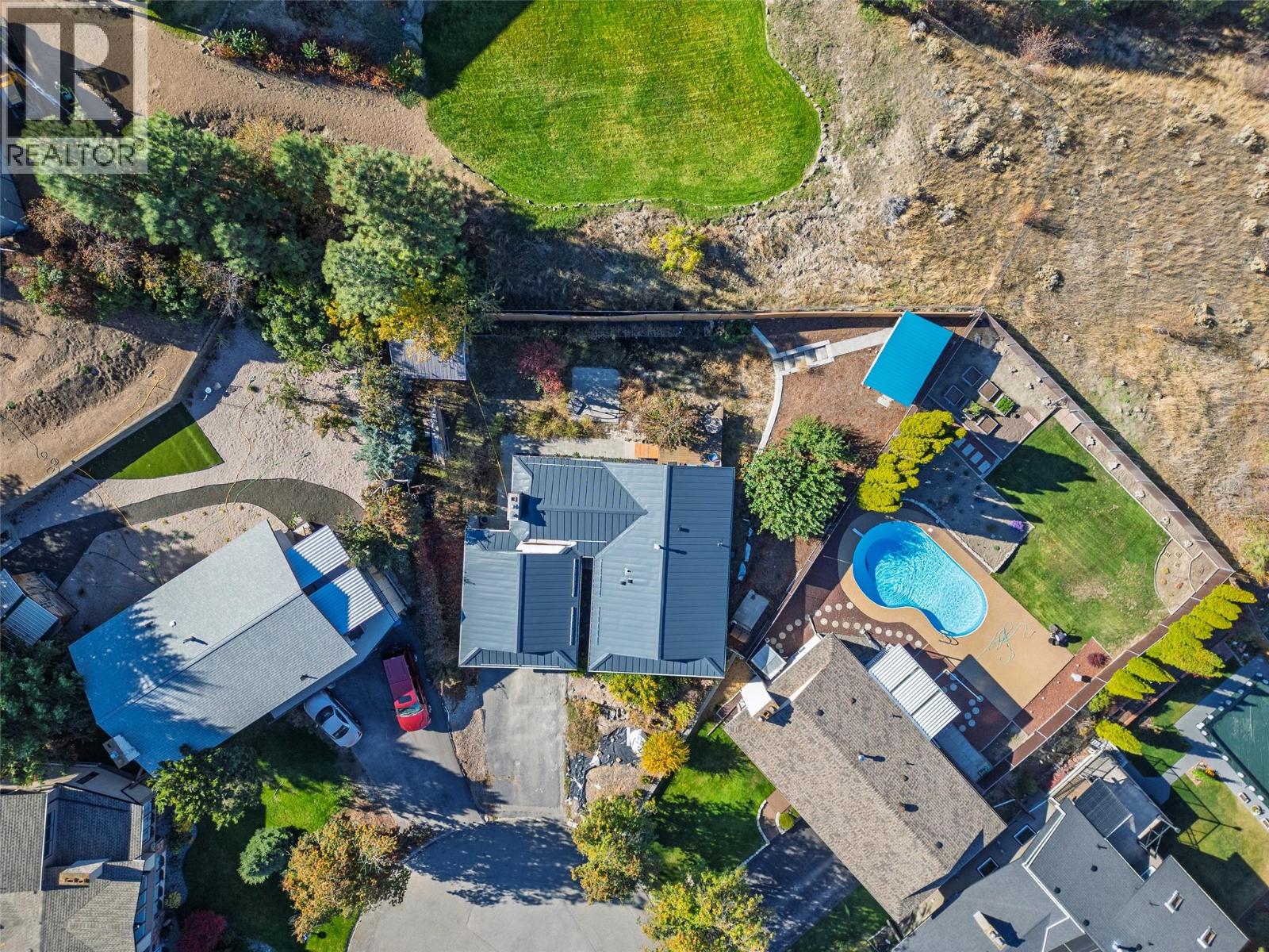 325 Whiteshield Crescent