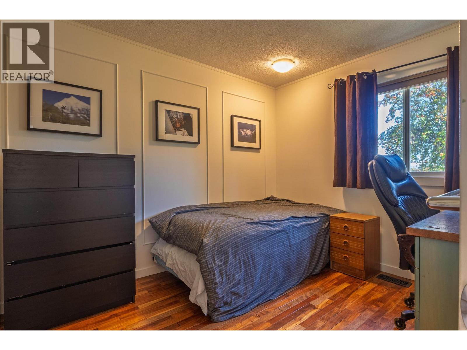 325 Whiteshield Crescent