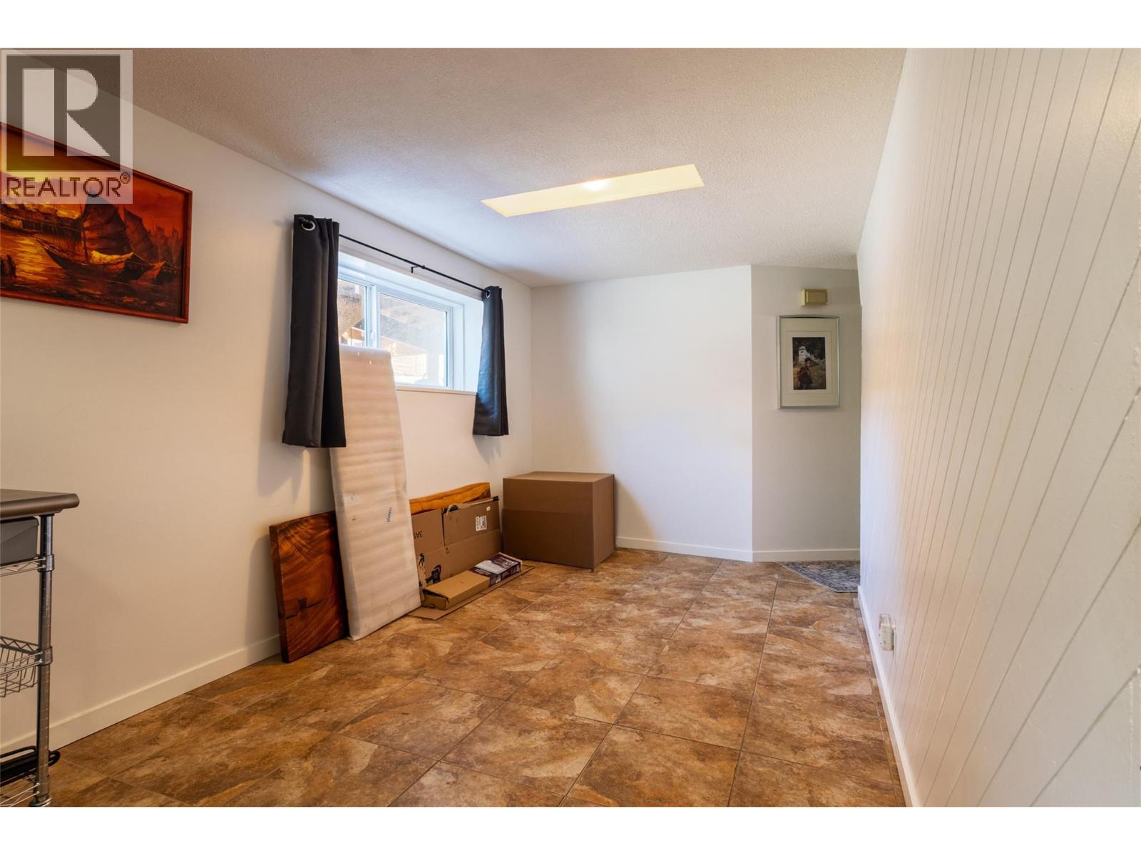 325 Whiteshield Crescent