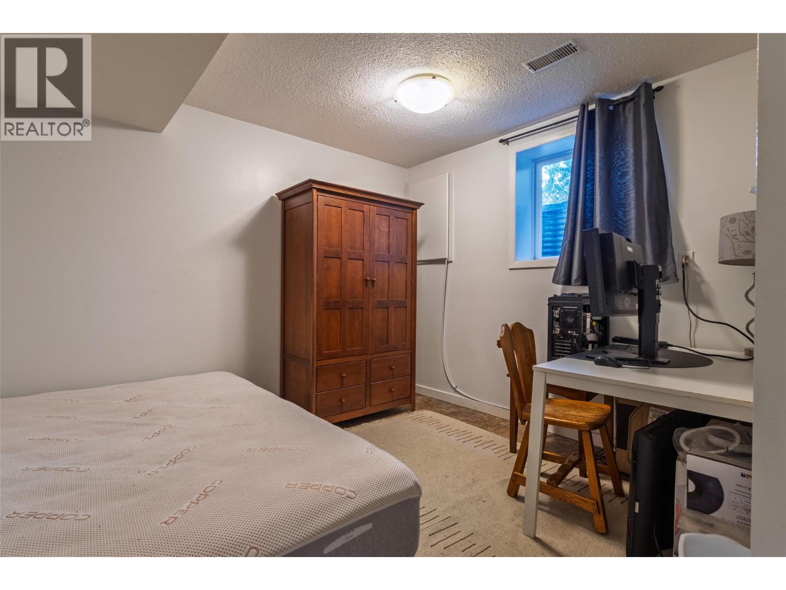 325 Whiteshield Crescent