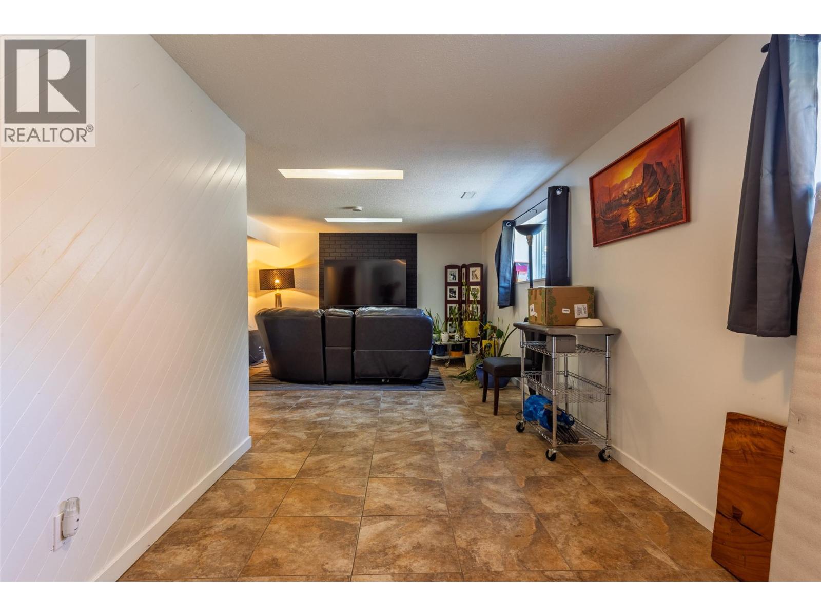 325 Whiteshield Crescent
