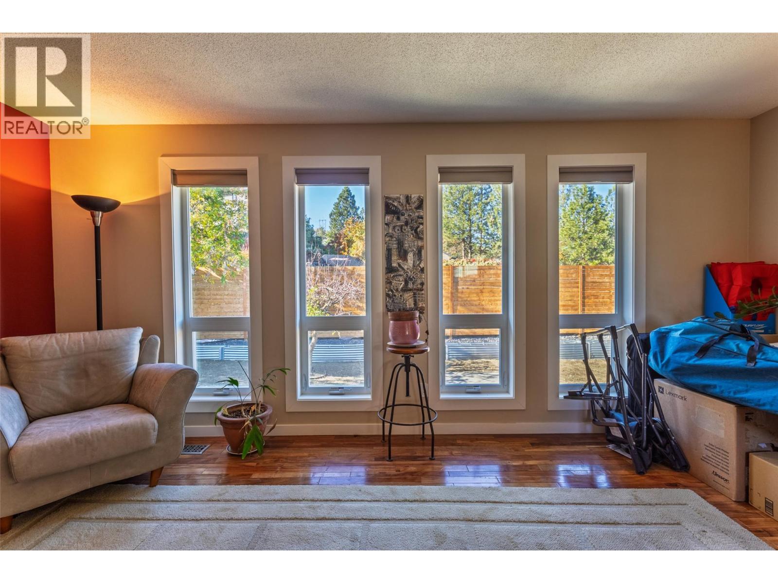 325 Whiteshield Crescent