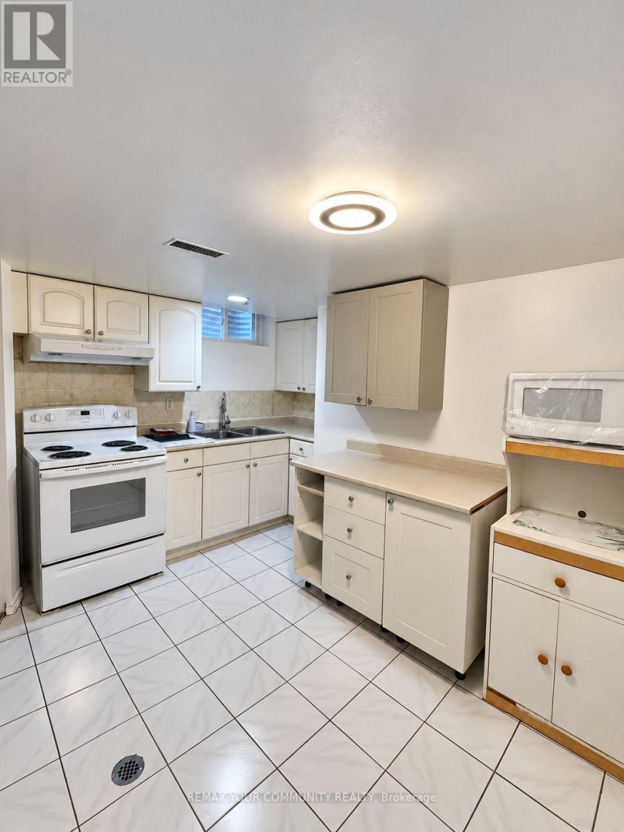 Bsmnt - 85 Patricia Avenue, Toronto (Newtonbrook West), Ontario  M2M 1J1 - Photo 5 - C14113390