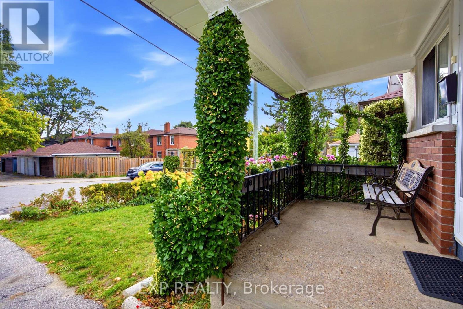 72 Newport Avenue, Toronto, Ontario  M1L 1J2 - Photo 4 - E14113342