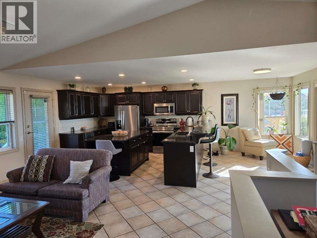 997 Skeena Drive N, Kelowna, British Columbia  V1V 2K7 - Photo 7 - 10404465