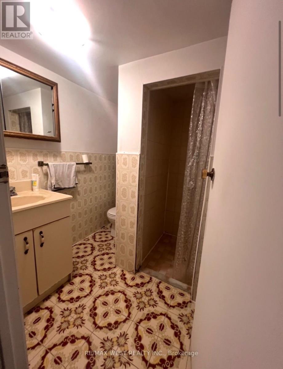 Bsmt - 508 Concord Avenue, Toronto (Dovercourt-Wallace Emerson-Junction), Ontario  M6H 2P8 - Photo 6 - W14113362