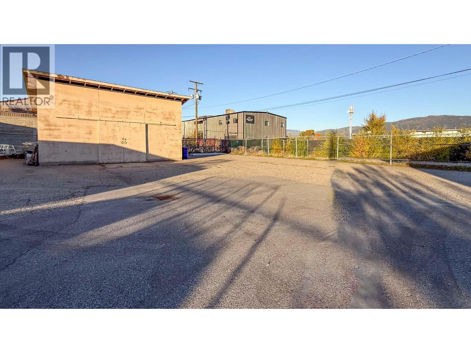 4313 25 Avenue Unit# 2A &amp; 3A