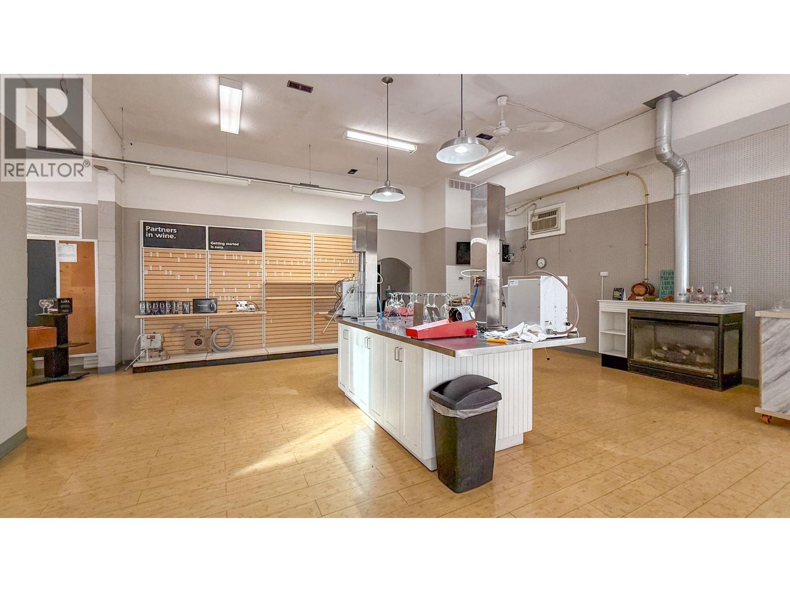 4313 25 Avenue Unit# 2A &amp; 3A