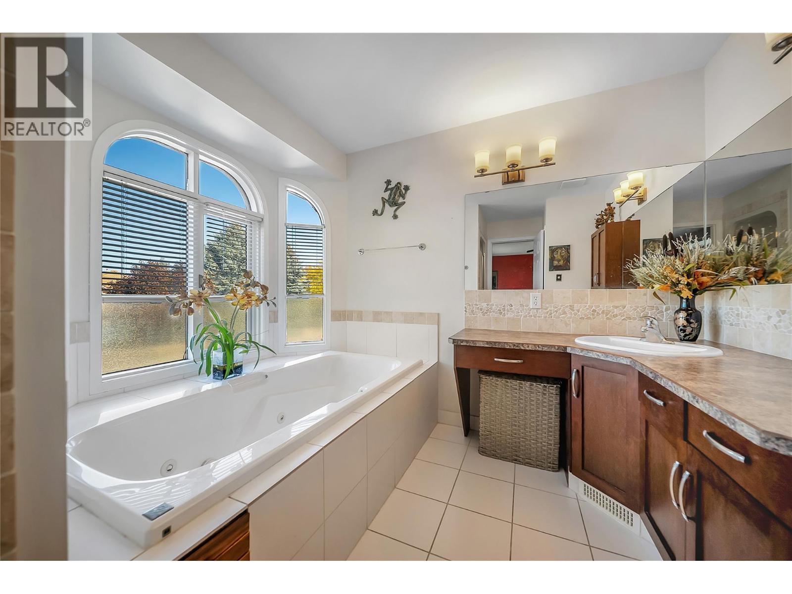 437 Duke Court, Kelowna, British Columbia  V1W 3A2 - Photo 49 - 10404377