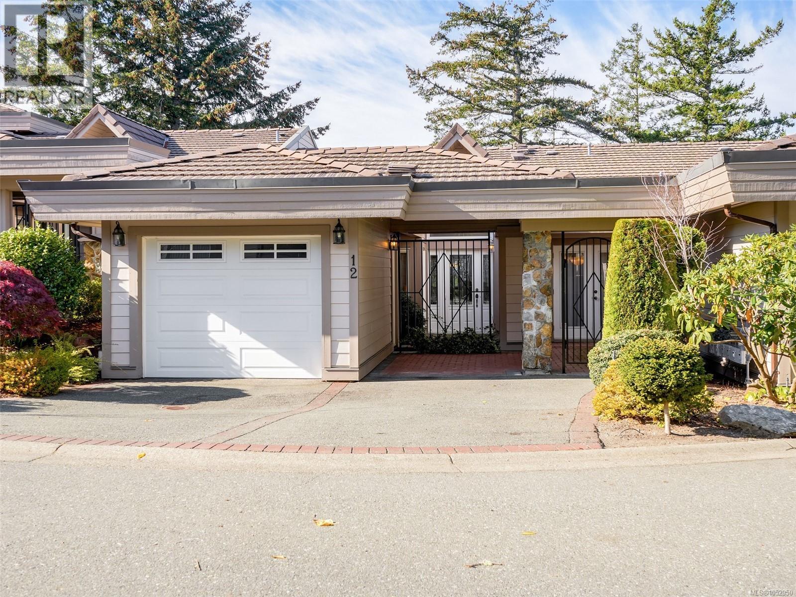 12 934 Boulderwood Rise, Saanich, British Columbia