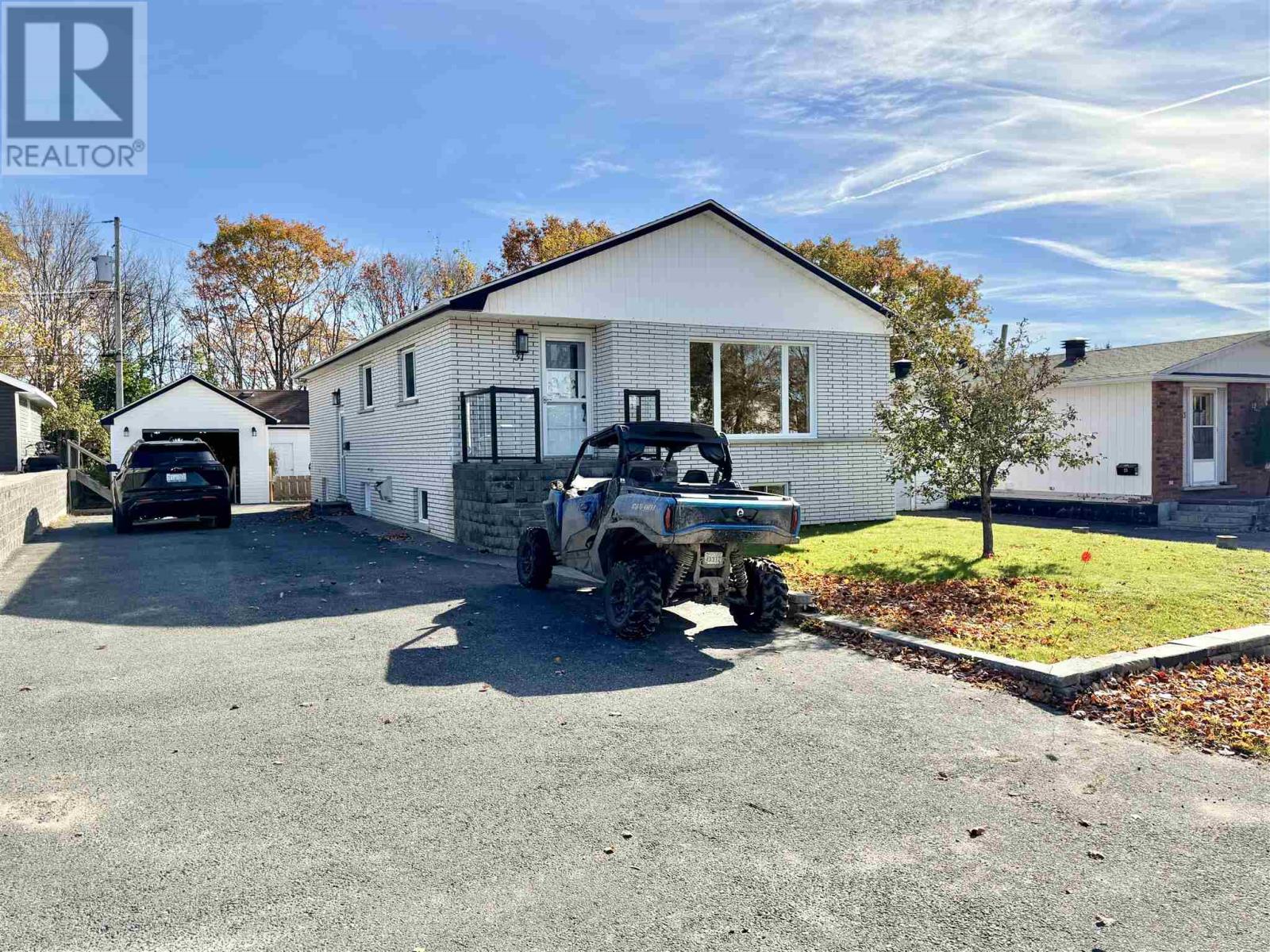 31 Ferguson Rd, Elliot Lake, Ontario  P5A 1C4 - Photo 2 - SM262976