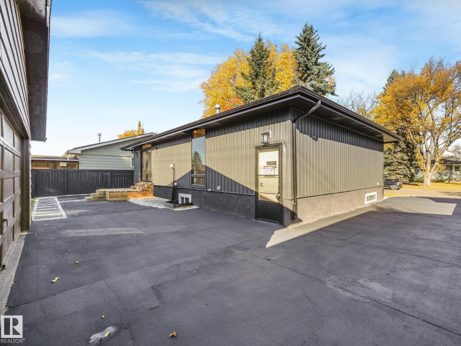 1036 MOYER DR