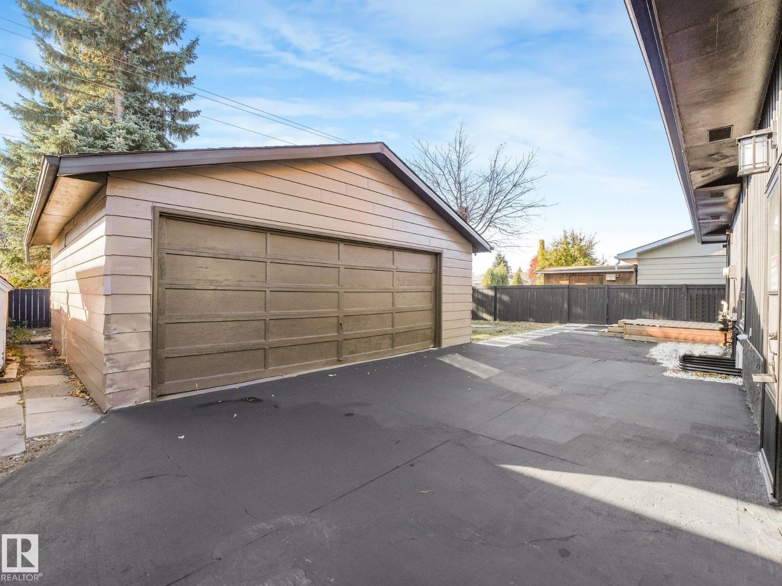 1036 MOYER DR