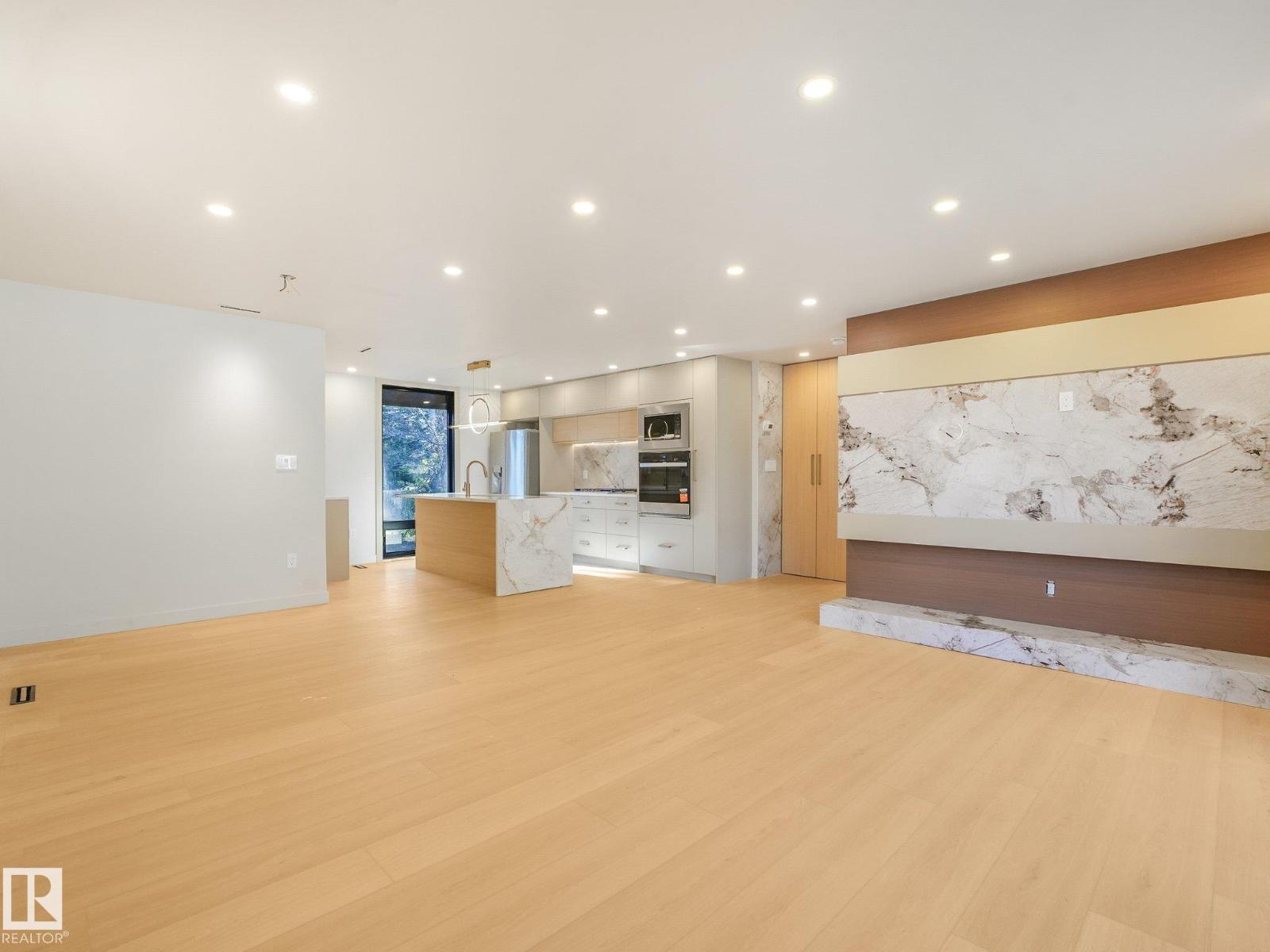 1036 MOYER DR