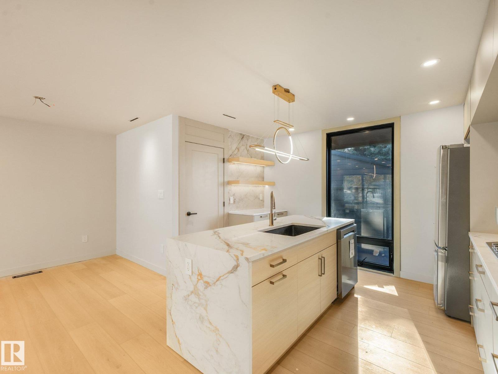 1036 MOYER DR
