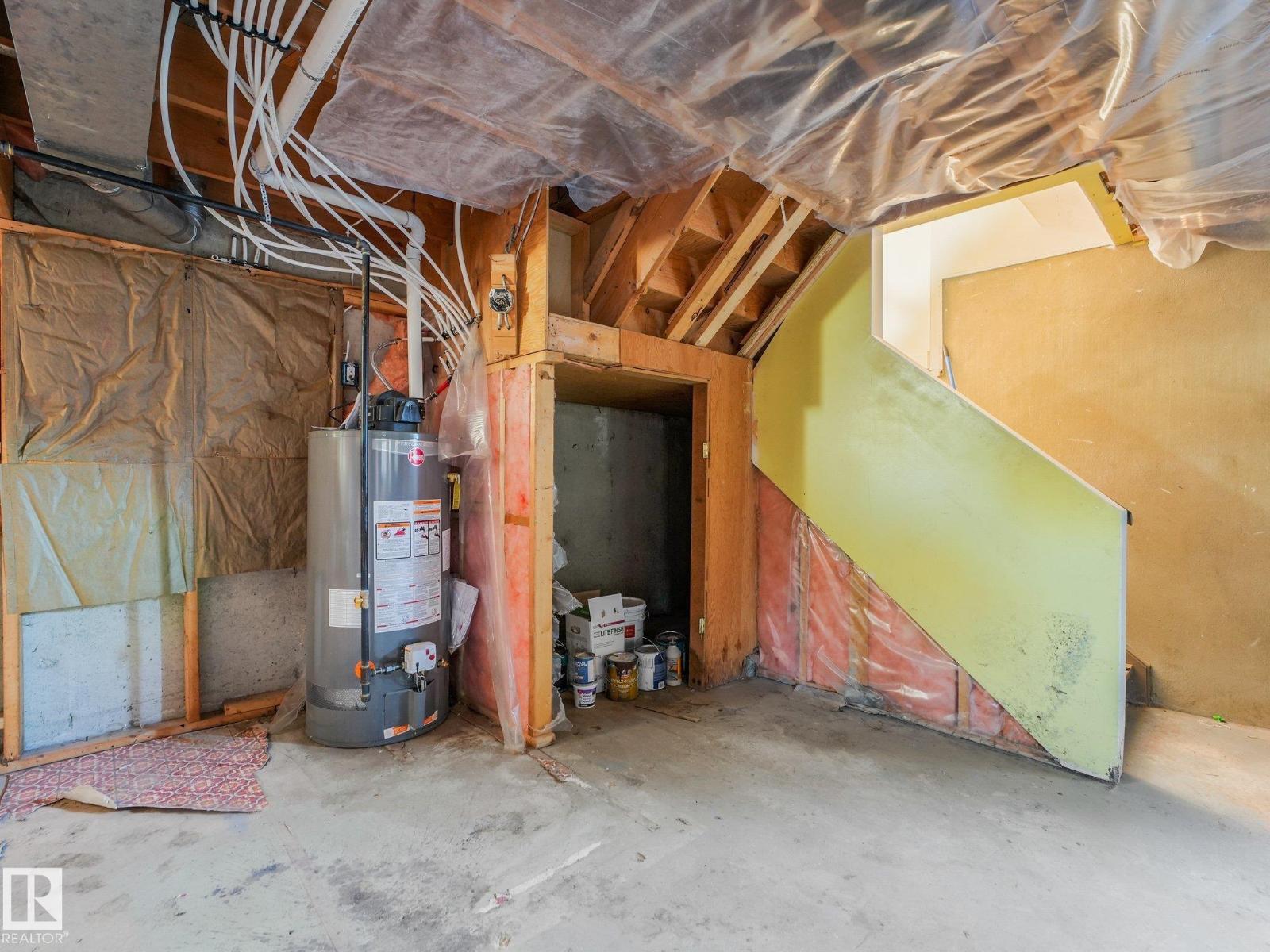 1036 MOYER DR