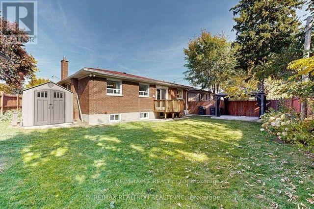 32 Araman Drive, Toronto, Ontario  M1T 2P6 - Photo 10 - E14113408