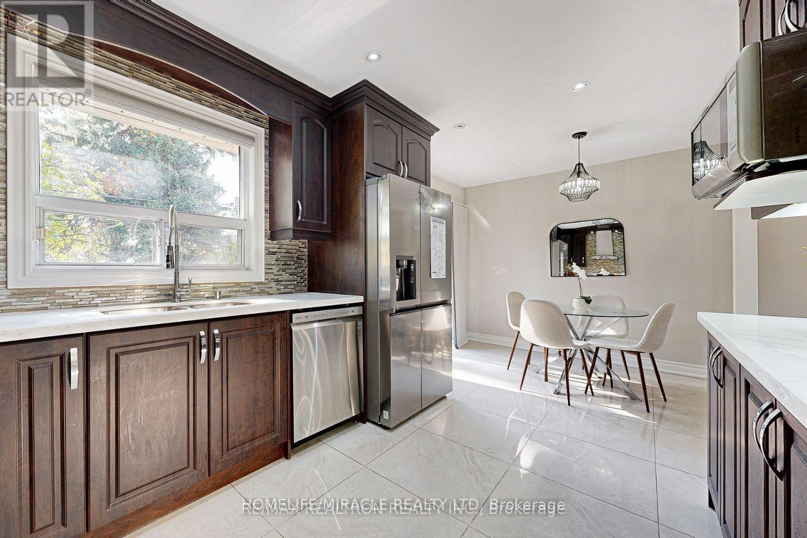 32 Araman Drive, Toronto, Ontario  M1T 2P6 - Photo 3 - E14113408