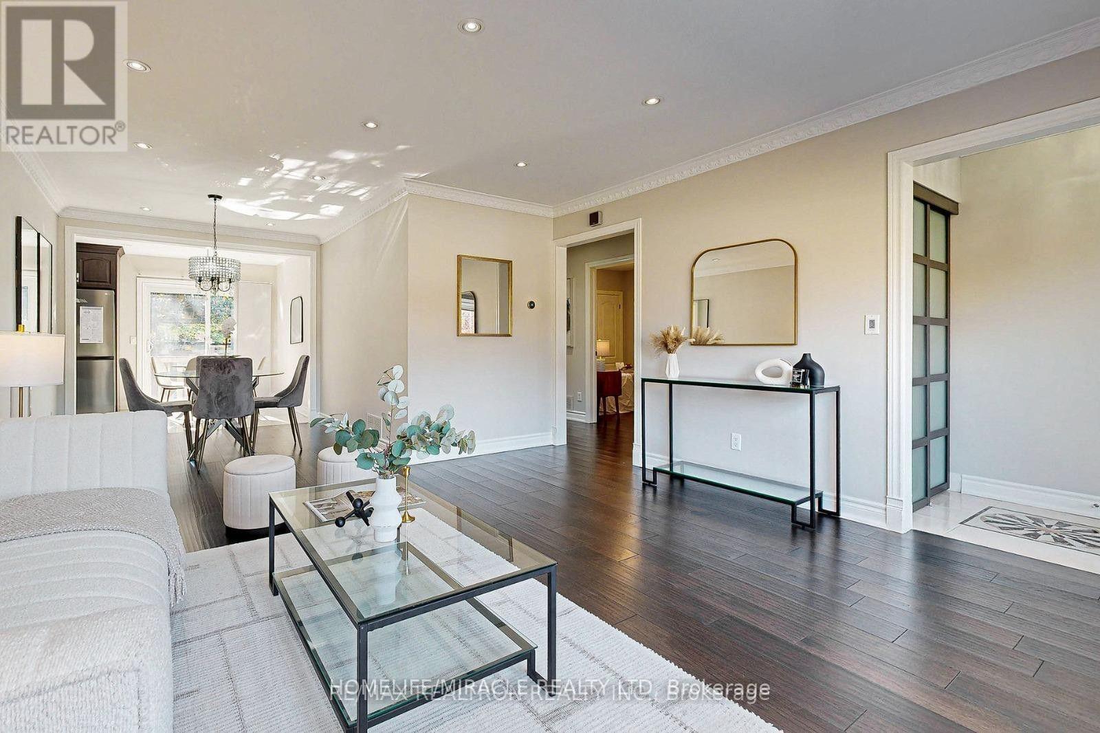 32 Araman Drive, Toronto, Ontario  M1T 2P6 - Photo 4 - E14113408