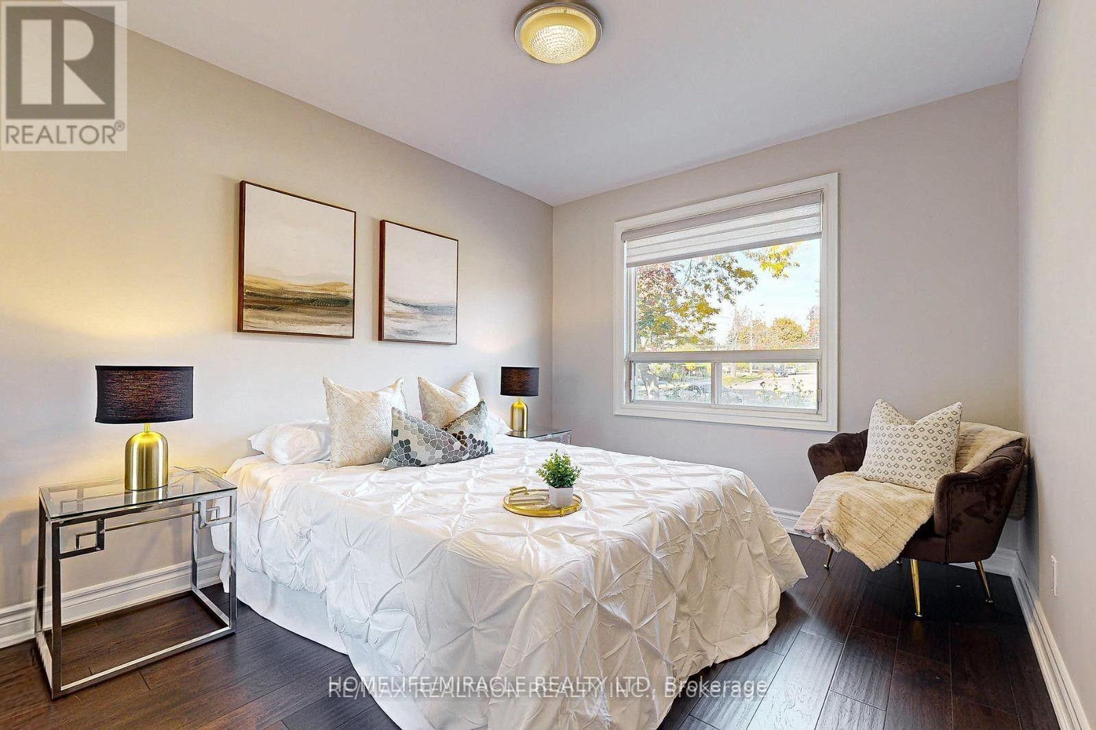 32 Araman Drive, Toronto, Ontario  M1T 2P6 - Photo 7 - E14113408