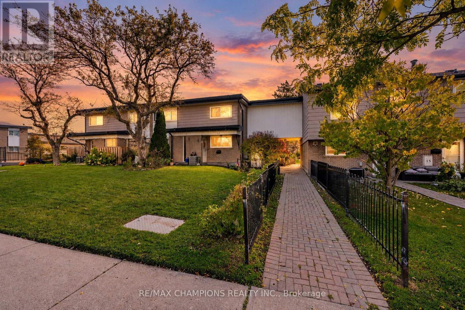 17 - 925 Bayly Street, Pickering, Ontario  L1W 1L4 - Photo 2 - E14113424