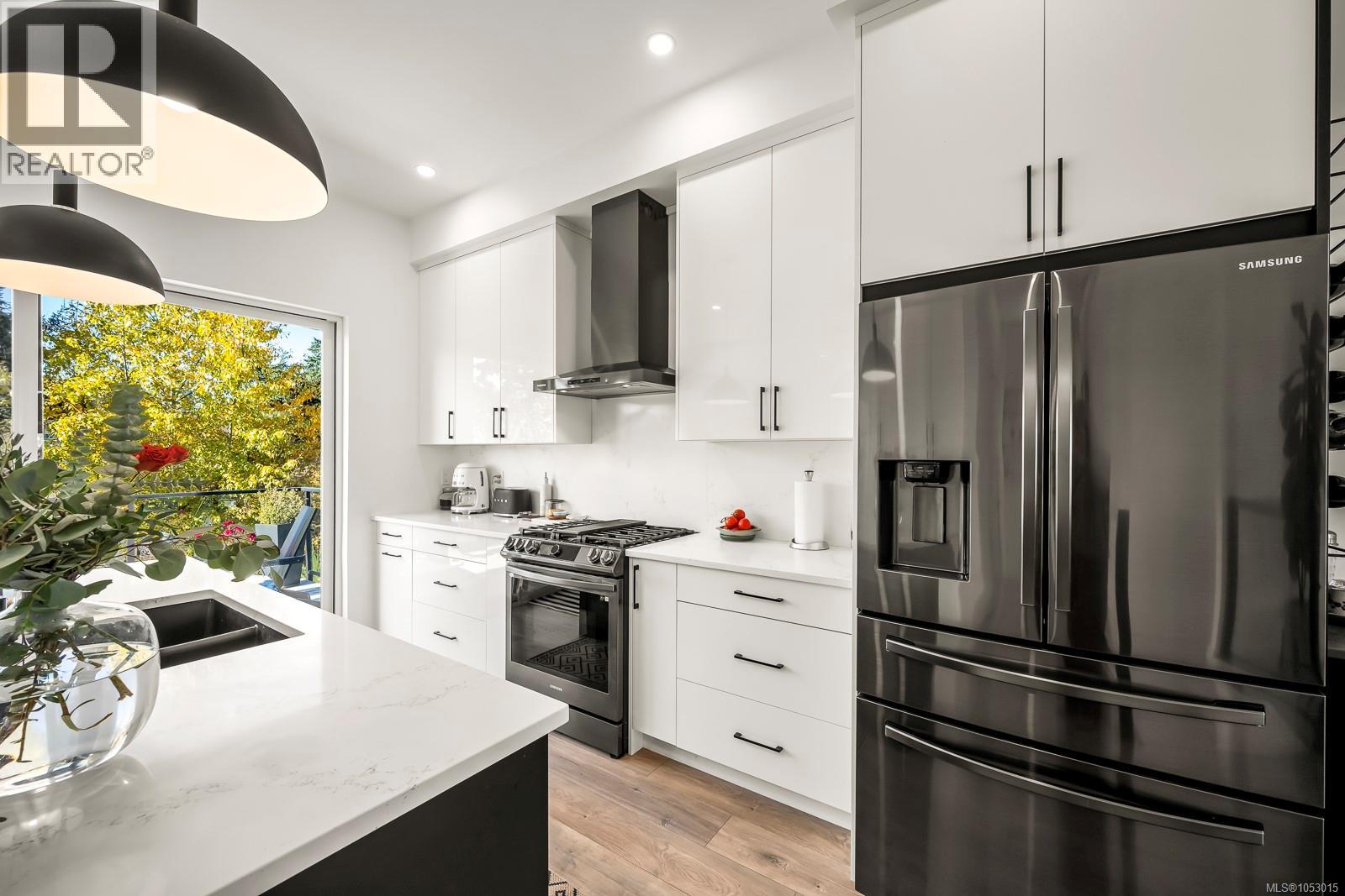 3376 Eagleview Cres