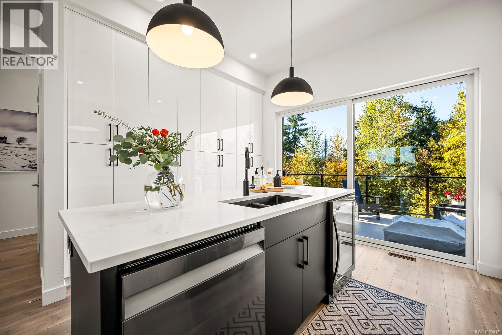 3376 Eagleview Cres