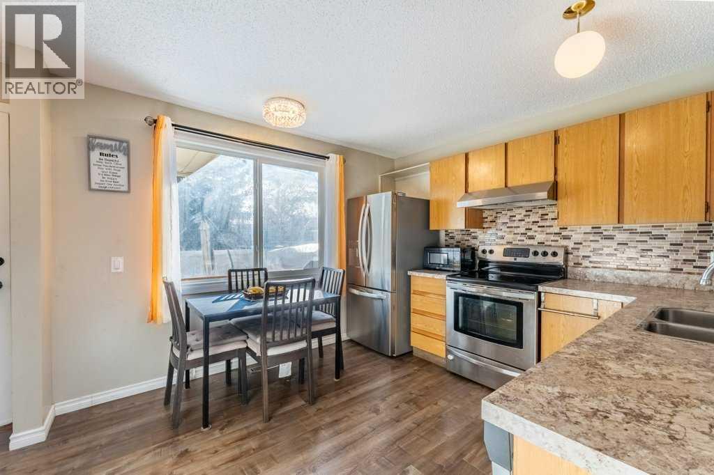 552 Queenston Gardens SE, Calgary, Alberta  T2J 6R2 - Photo 7 - A2354036