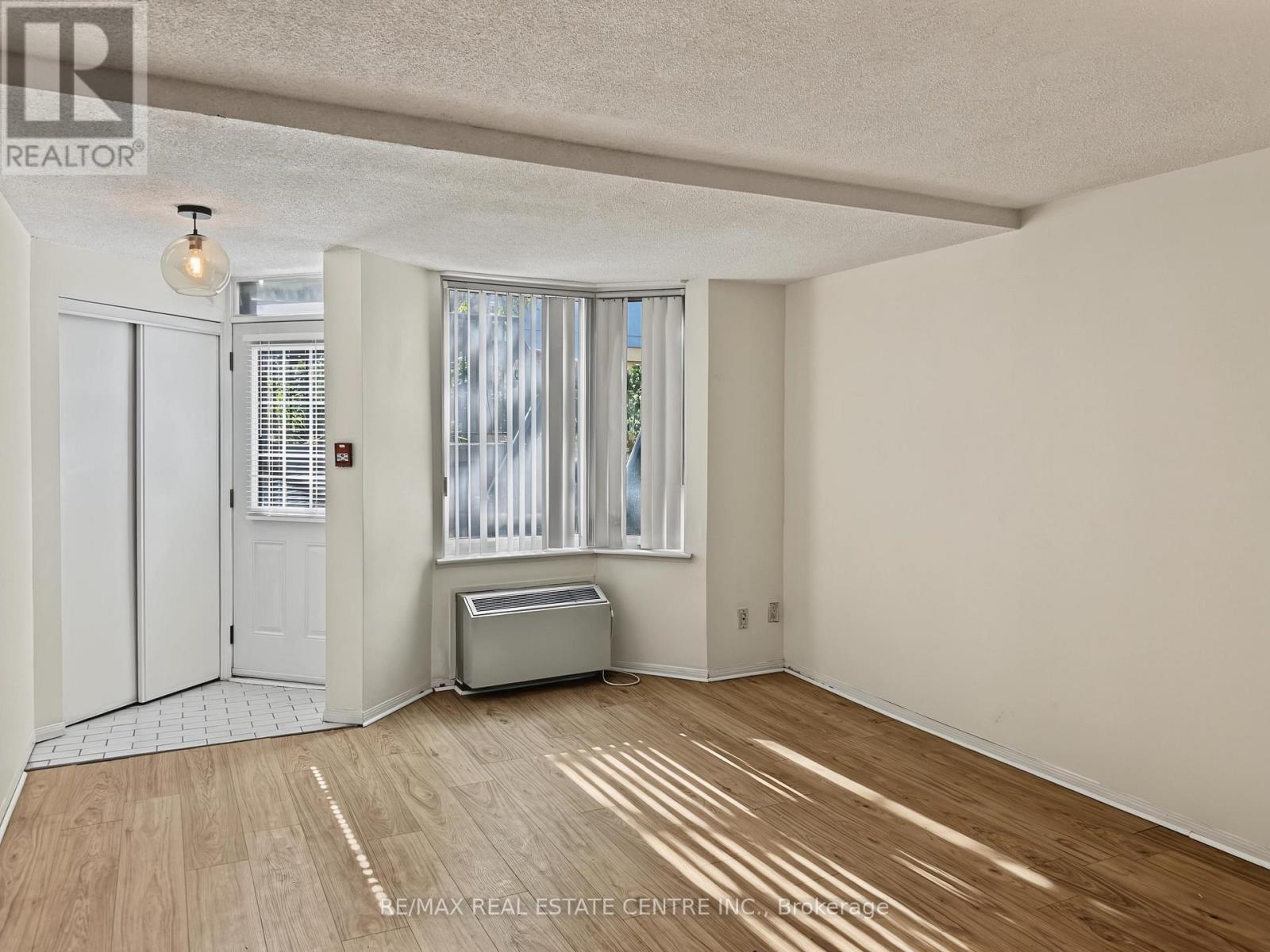 590a - 574 Wellington Street W, Toronto, Ontario M5V 2X5 - Photo 4 - C14113484