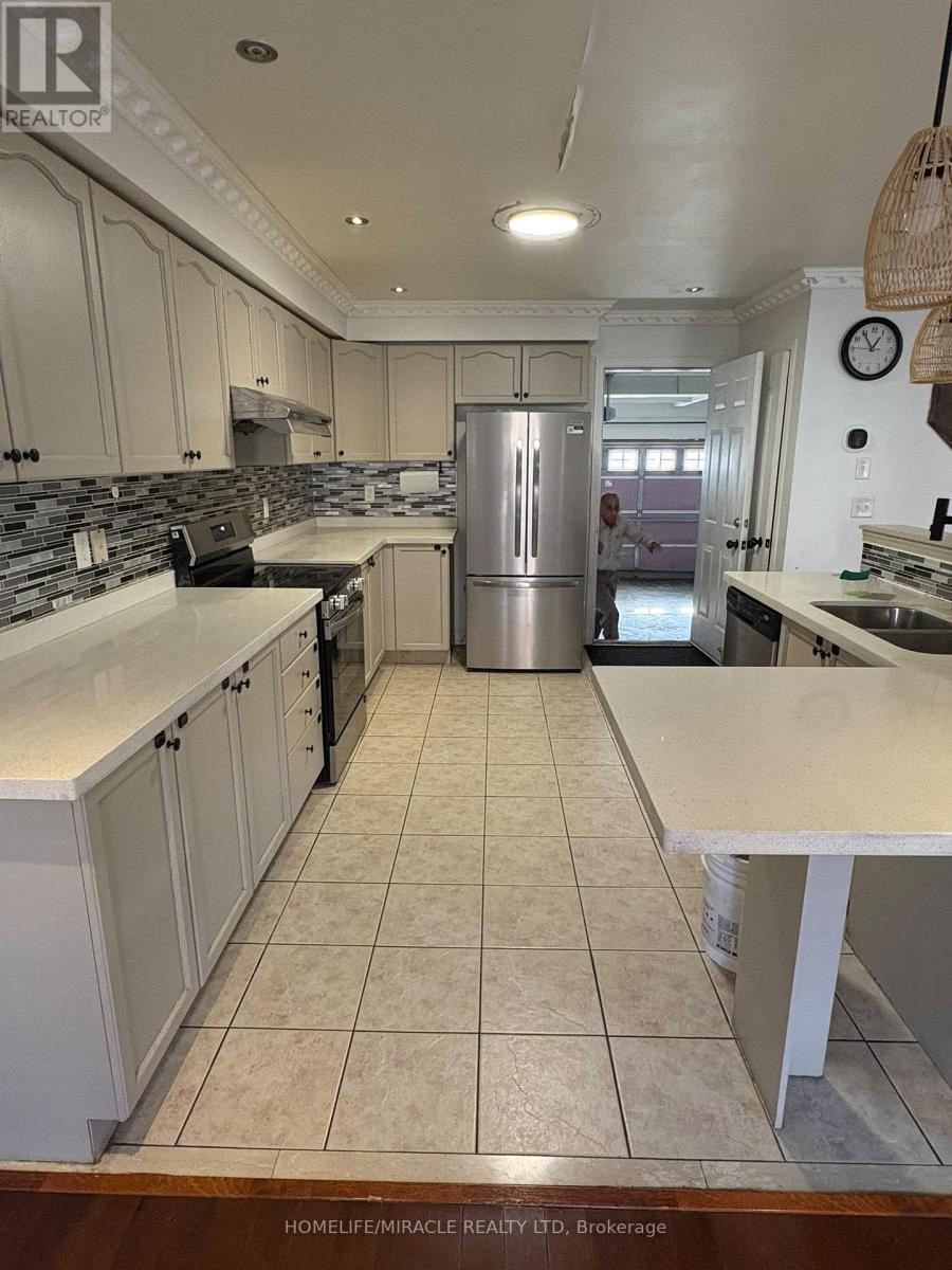 8 Quitebrook Crescent, Toronto, Ontario  M1X 2B2 - Photo 3 - E14113486