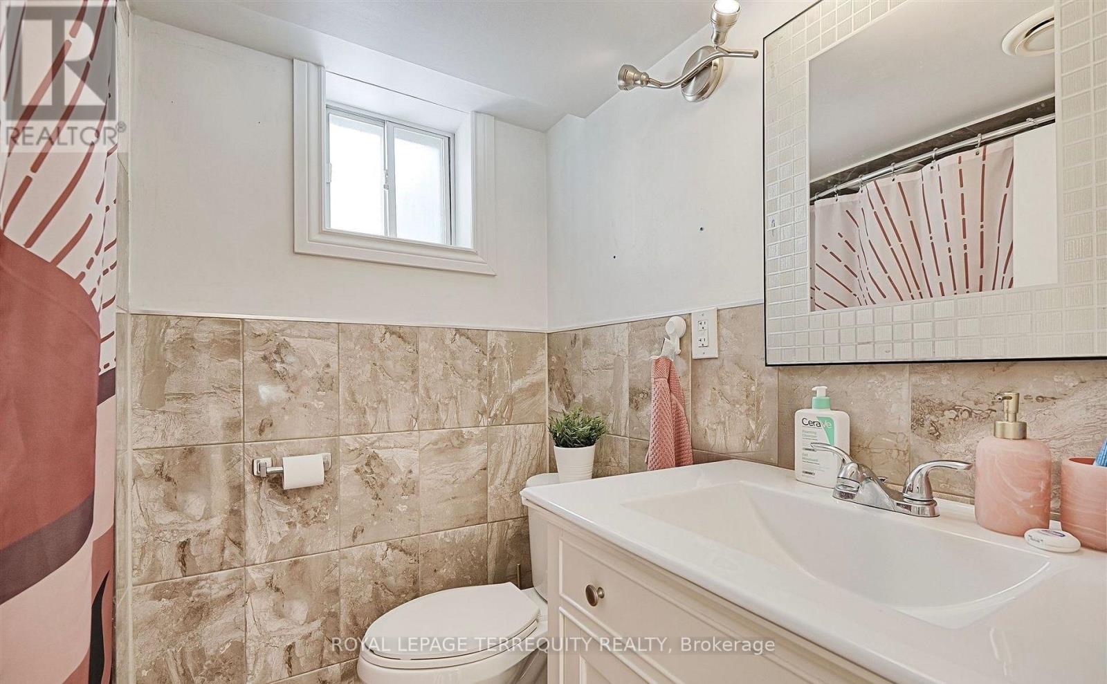 Lower - 471 Gilbert Avenue, Toronto, Ontario  M6E 4X4 - Photo 9 - W14113450
