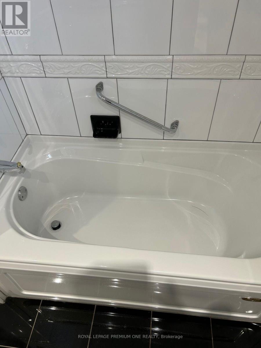 36 Windsor Road, Toronto, Ontario  M9R 3G4 - Photo 15 - W14113464