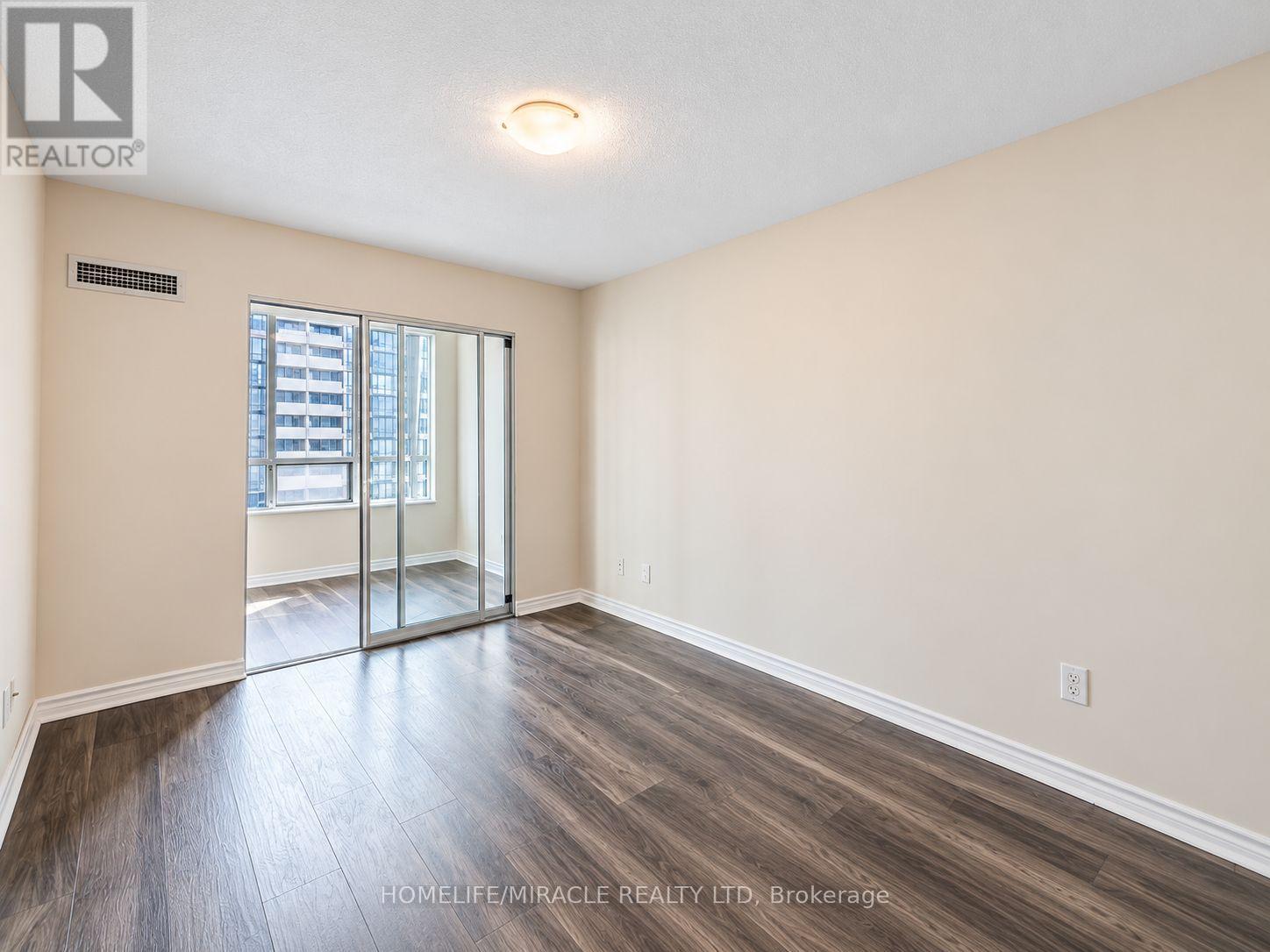 1510 - 335 Rathburn Road W, Mississauga (City Centre), Ontario  L5B 0C8 - Photo 10 - W14113480