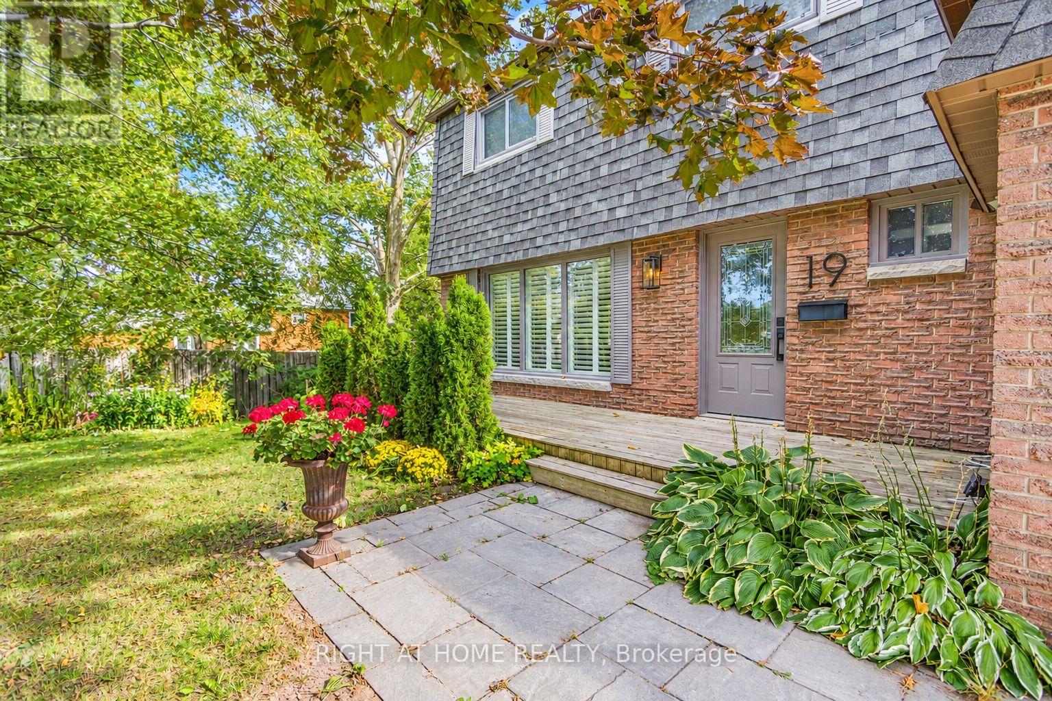 19 Clara Street, Orangeville, Ontario  L9W 2H9 - Photo 2 - W14113482