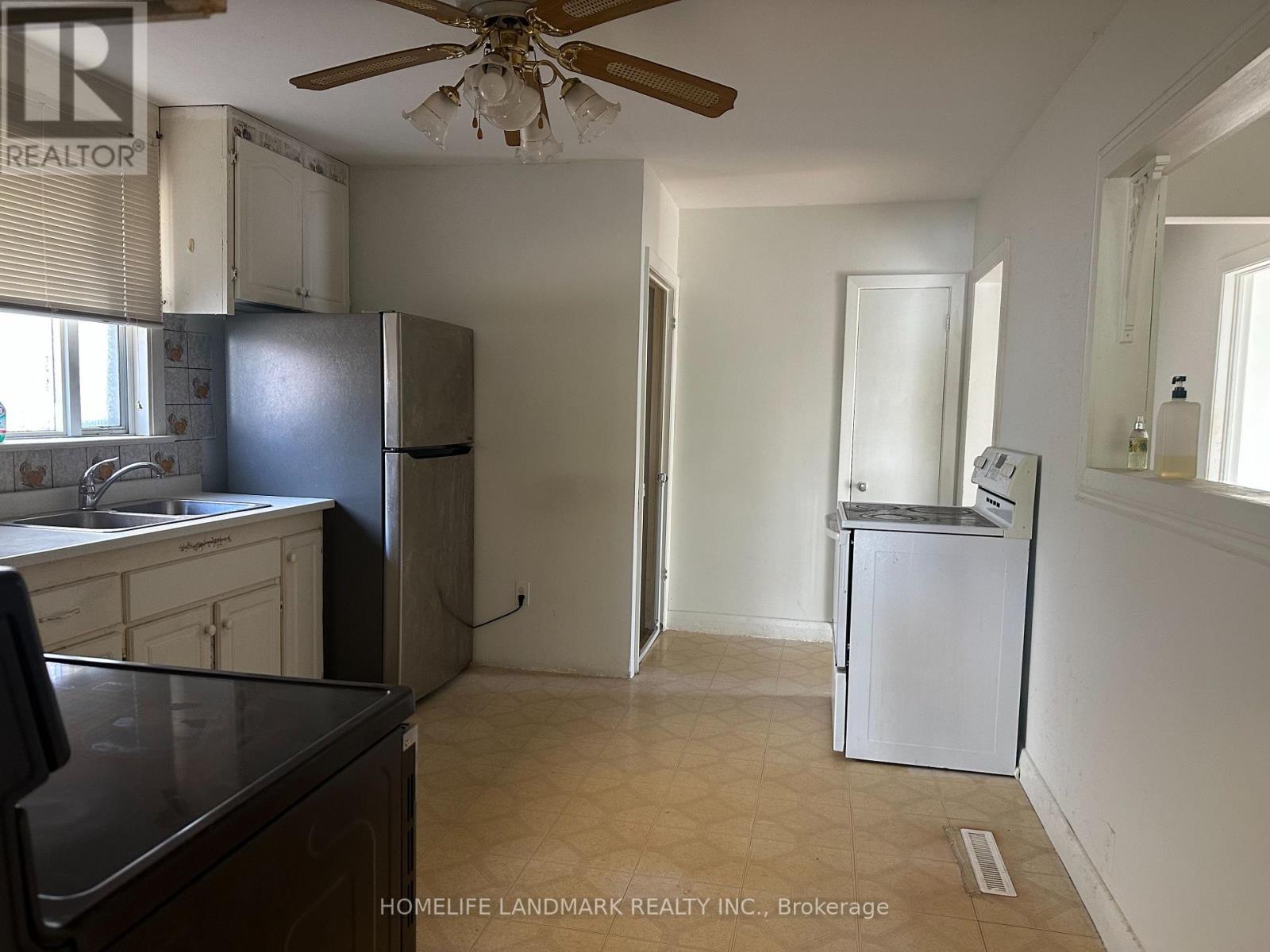 29 Nipigon Avenue, Toronto, Ontario  M2M 2V7 - Photo 4 - C14093984