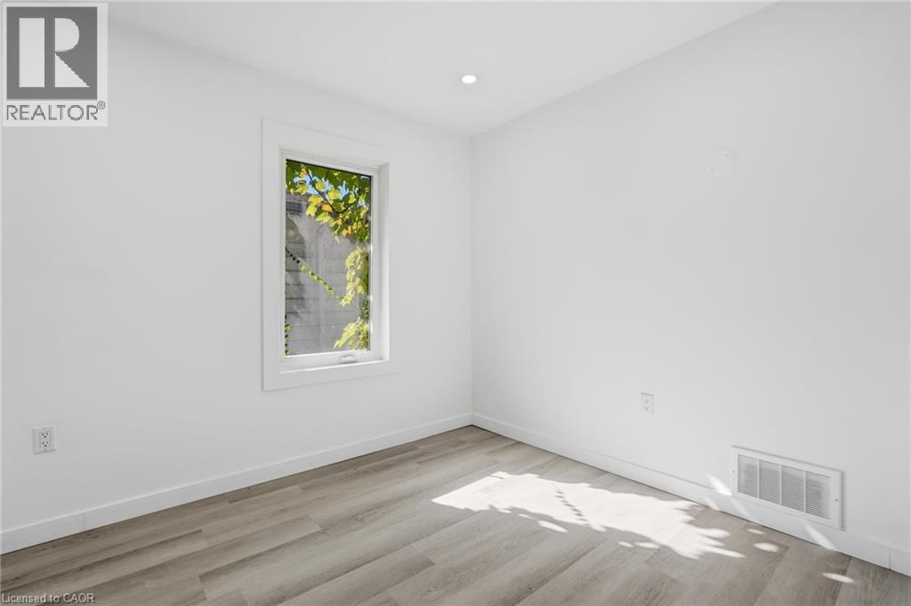 26 Sherman Avenue N, Hamilton, Ontario  L8L 6L8 - Photo 29 - 40871457