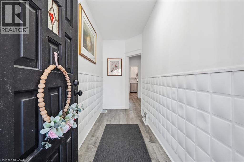 26 Sherman Avenue N, Hamilton, Ontario  L8L 6L8 - Photo 3 - 40871457