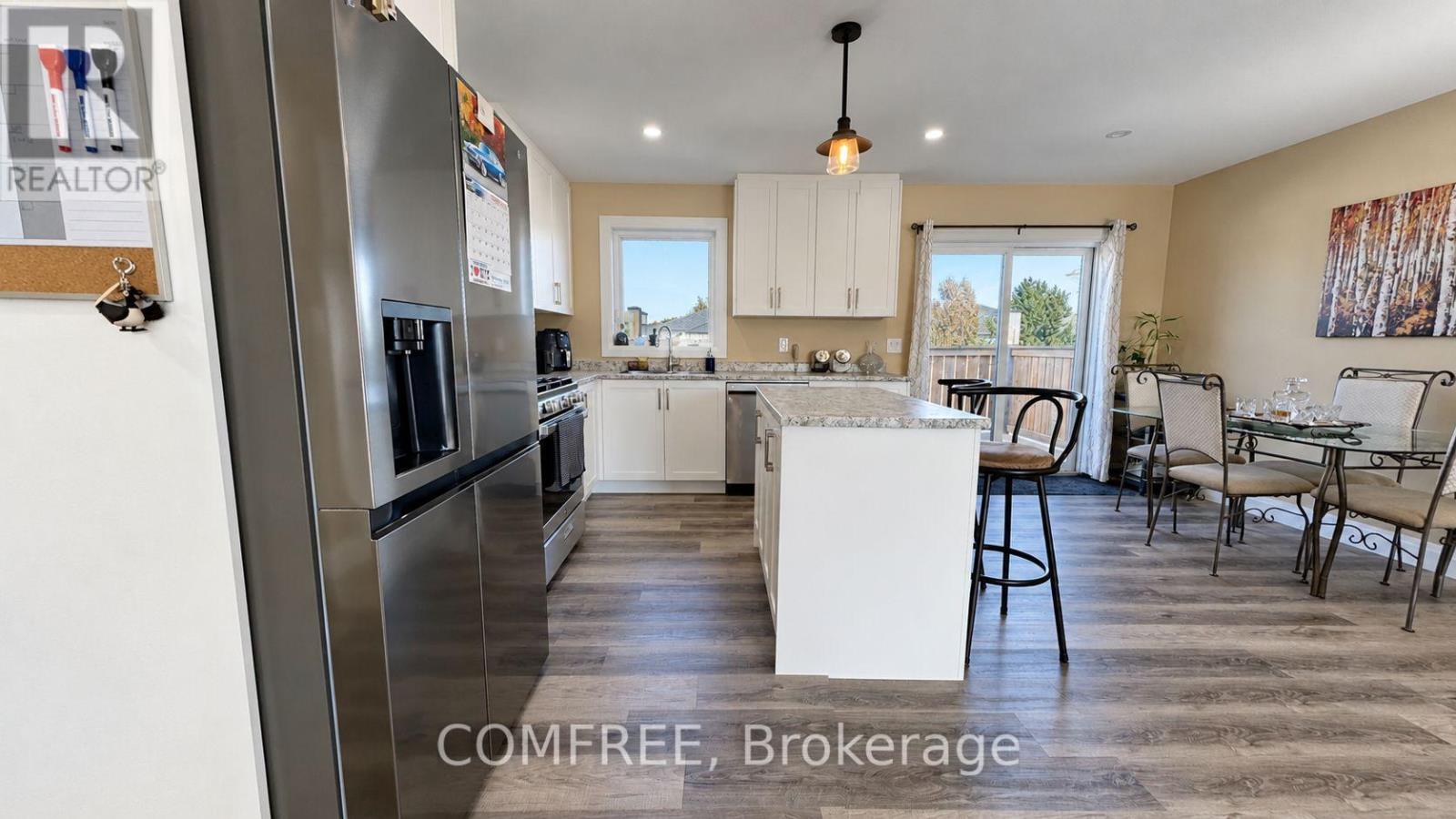 32 Hawthorne Crescent, Chatham-Kent, Ontario N0P 2L0 - Photo 2 - X14113506