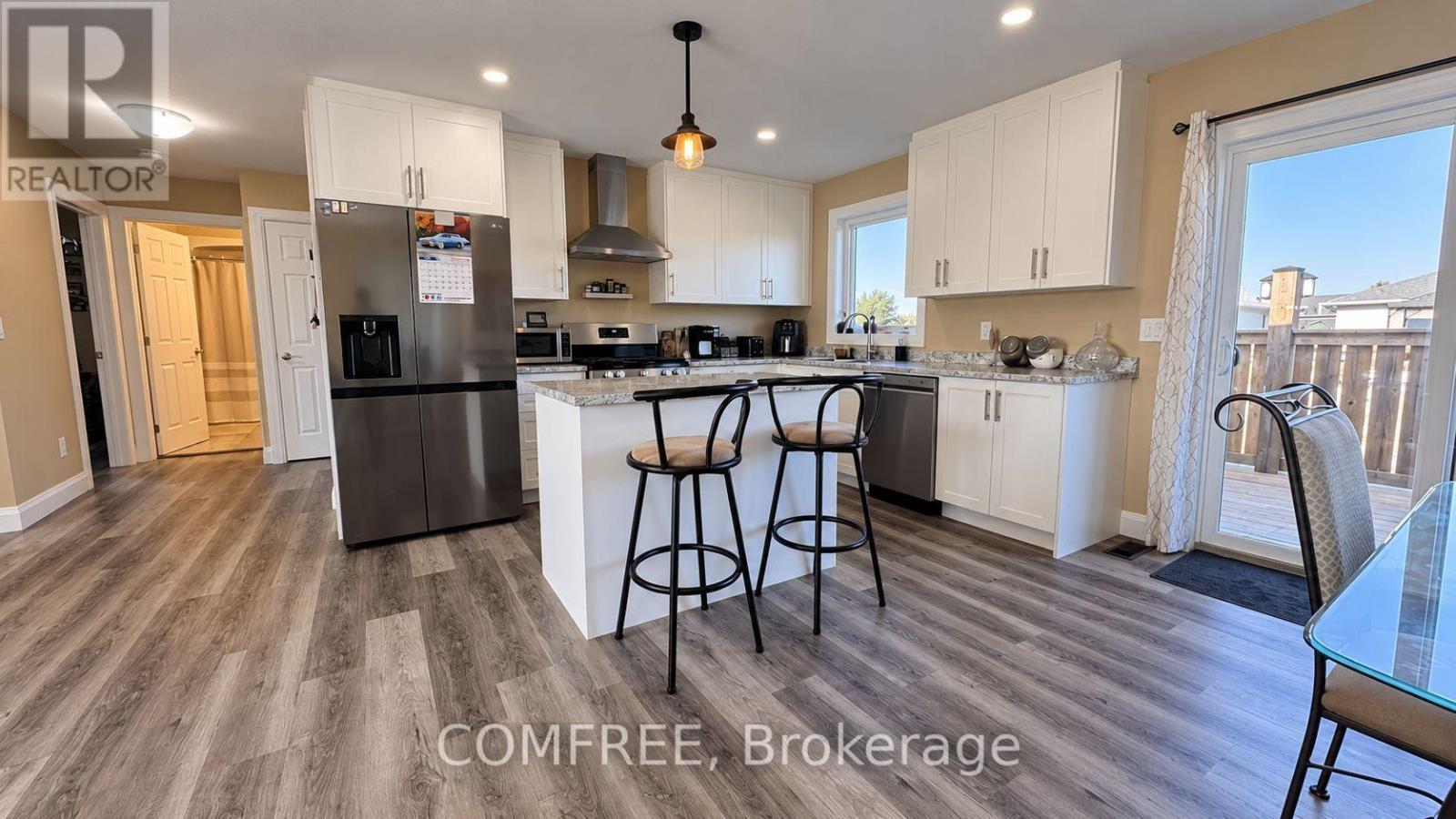 32 Hawthorne Crescent, Chatham-Kent, Ontario N0P 2L0 - Photo 4 - X14113506