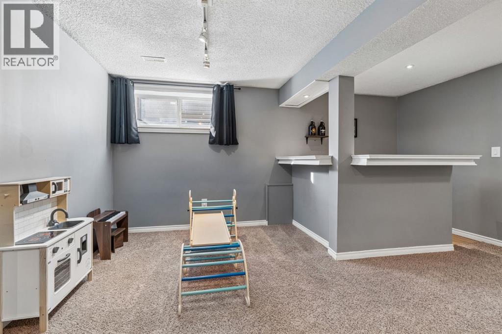 338 Sunset Common