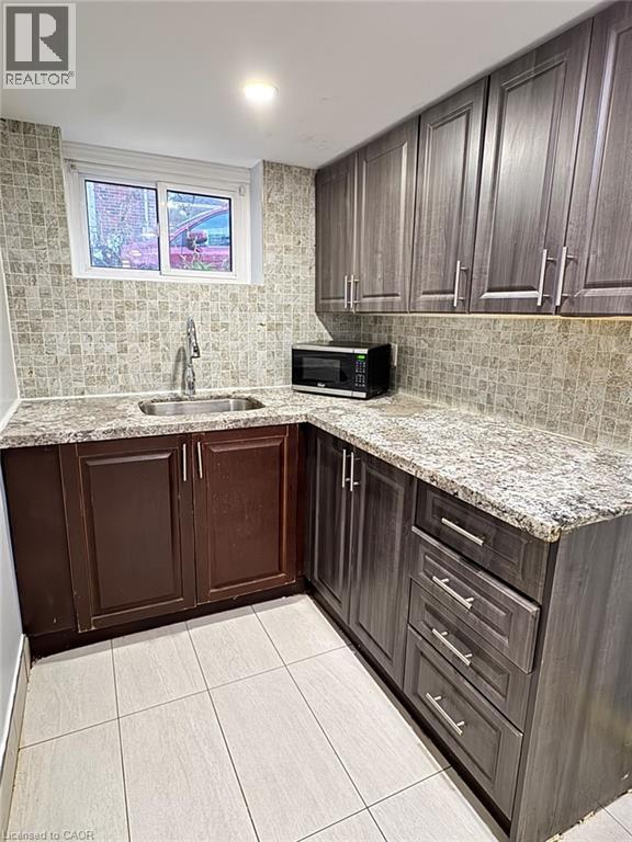 39 Centennial Parkway Unit# Bsmt, Hamilton, Ontario  L8G 2C1 - Photo 6 - 40873518
