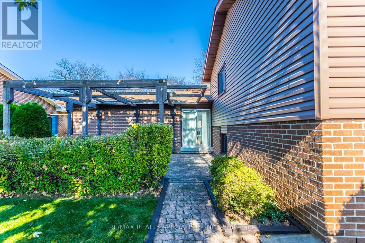 2412 Brasilia Circle, Mississauga, Ontario  L5N 2G1 - Photo 45 - W14112954