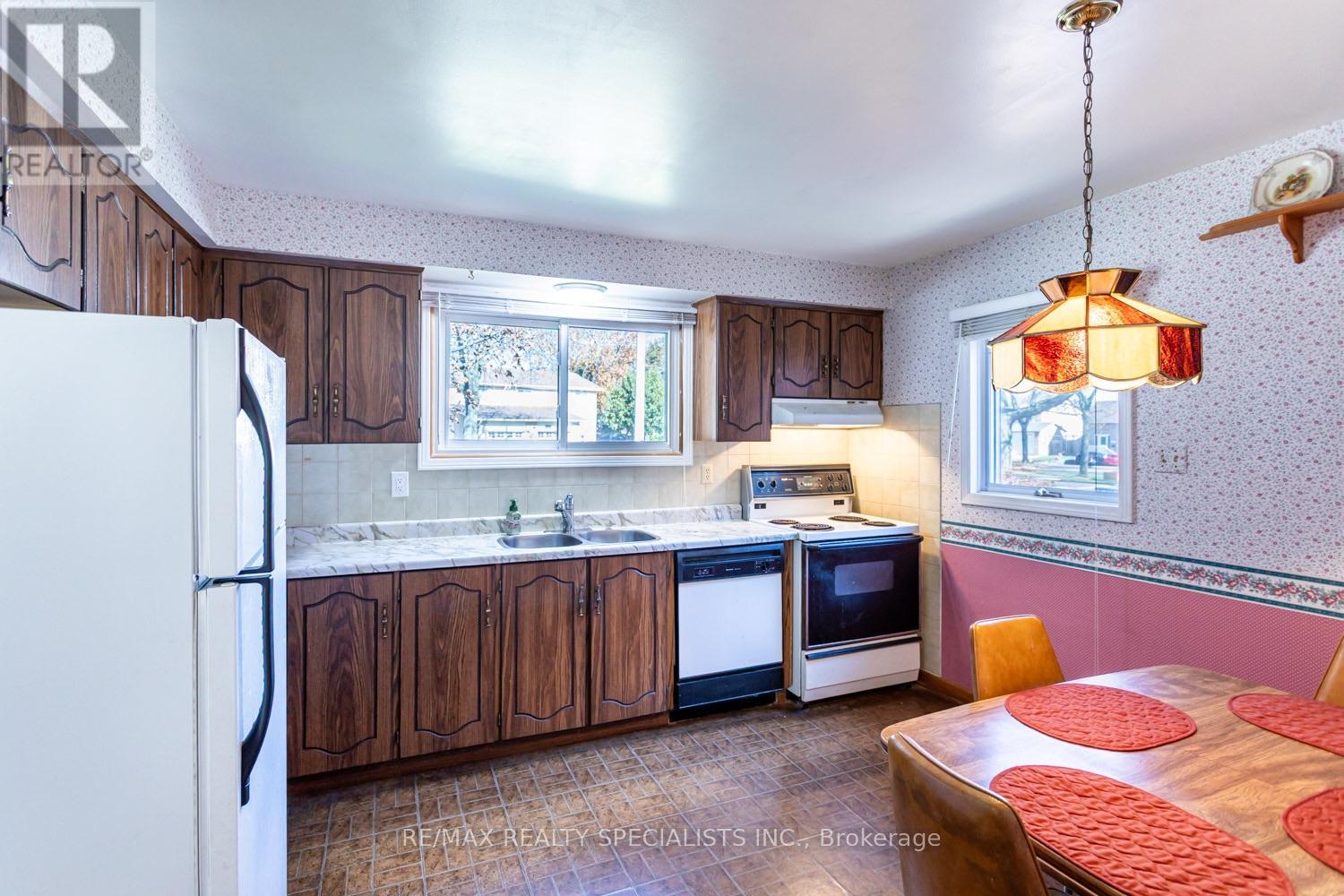 2412 Brasilia Circle, Mississauga, Ontario  L5N 2G1 - Photo 8 - W14112954