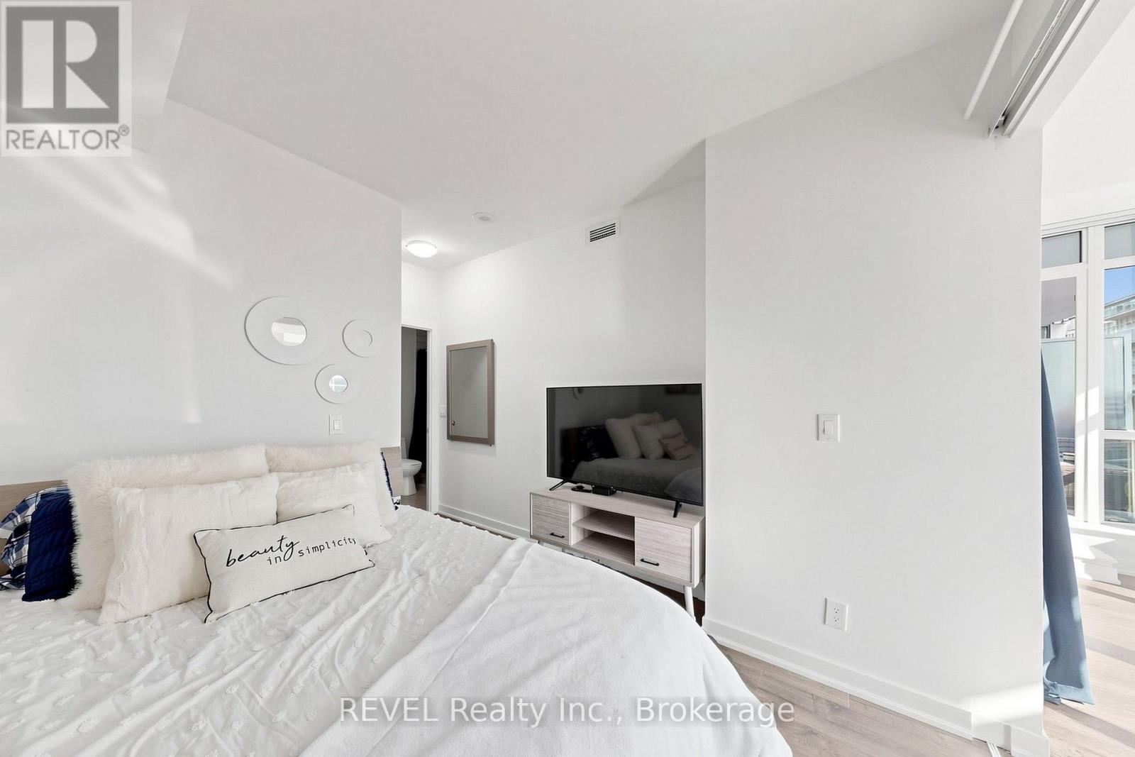 705 - 30 Nelson Street, Toronto (Waterfront Communities), Ontario  M5V 0H5 - Photo 15 - C14113578