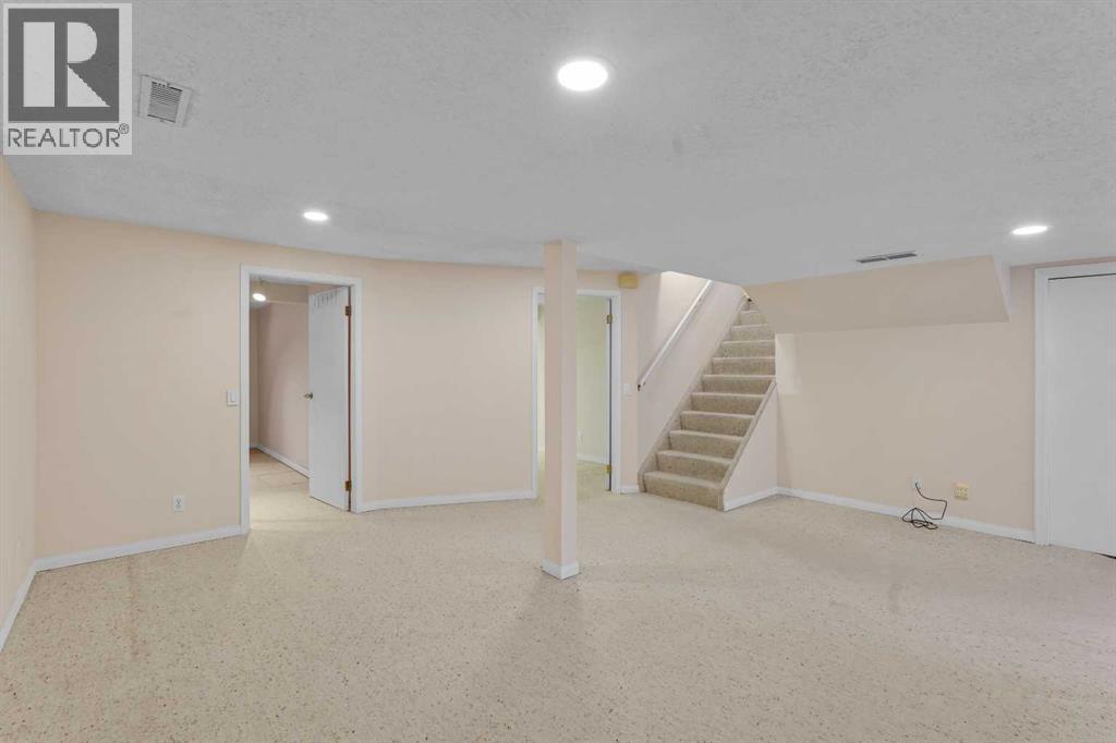 84 Strathlorne Crescent Sw, Calgary, Alberta  T3H 1M8 - Photo 26 - A2353985
