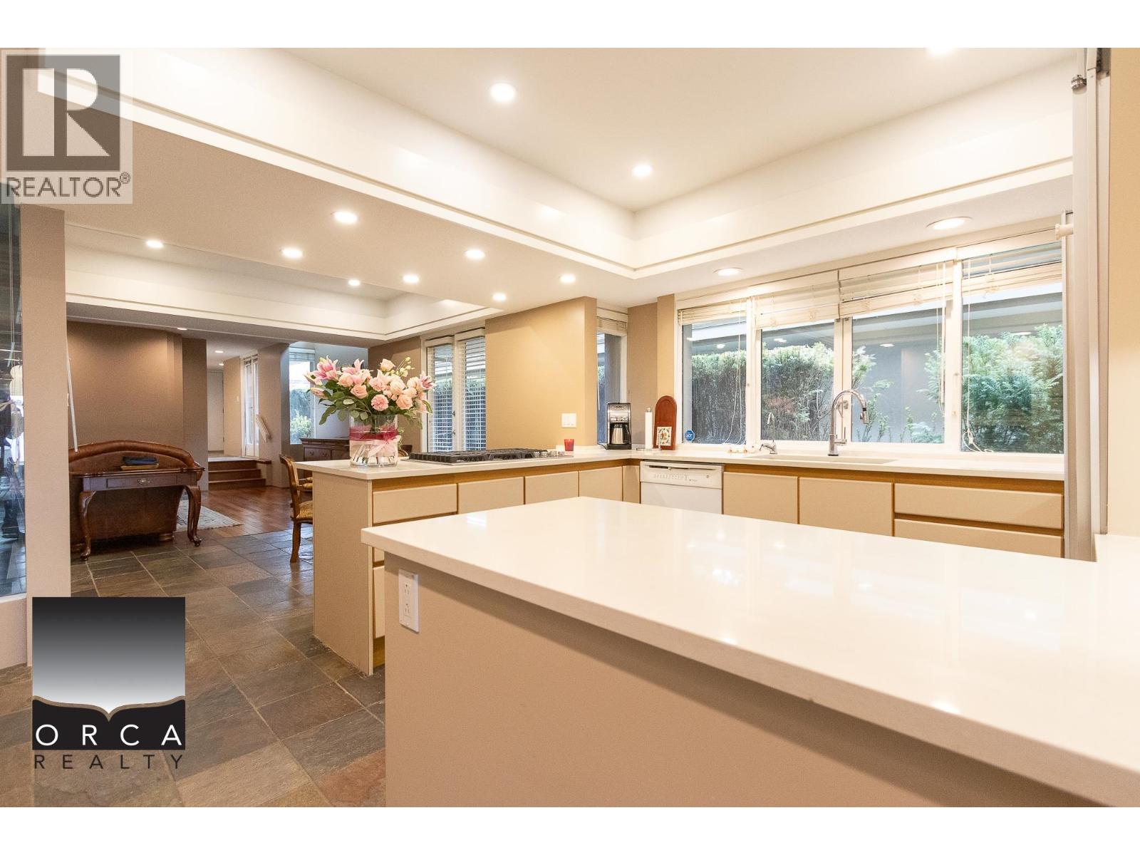 2424 BELLEVUE AVENUE