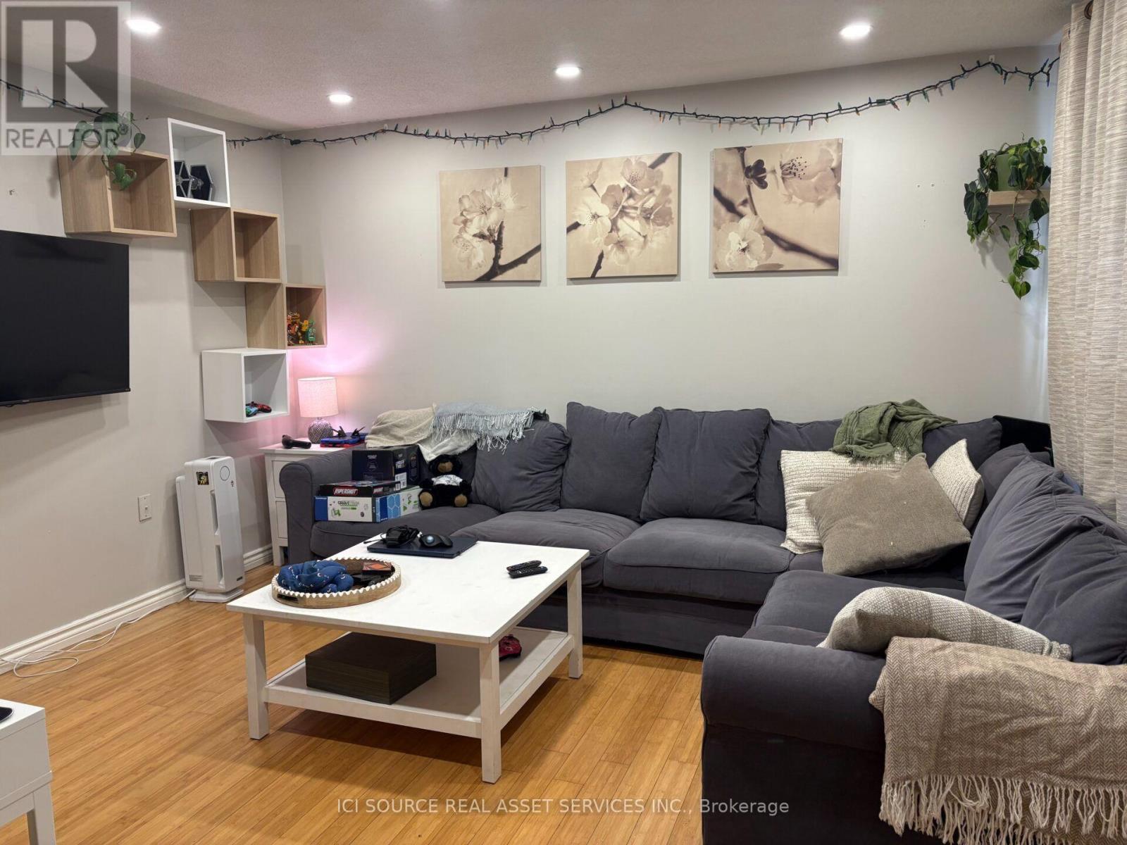 736 TATE AVENUE, Hamilton, Ontario